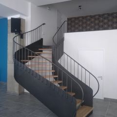 Escalier grand café Roujan
