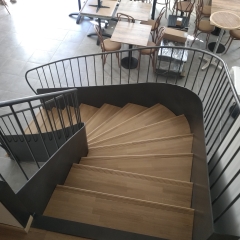 Escalier marches chêne