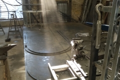 Le regard divin sur l'enclume