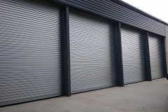 Grands rideaux métalliques