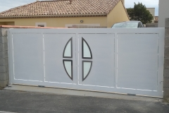 Portail blanc vitré